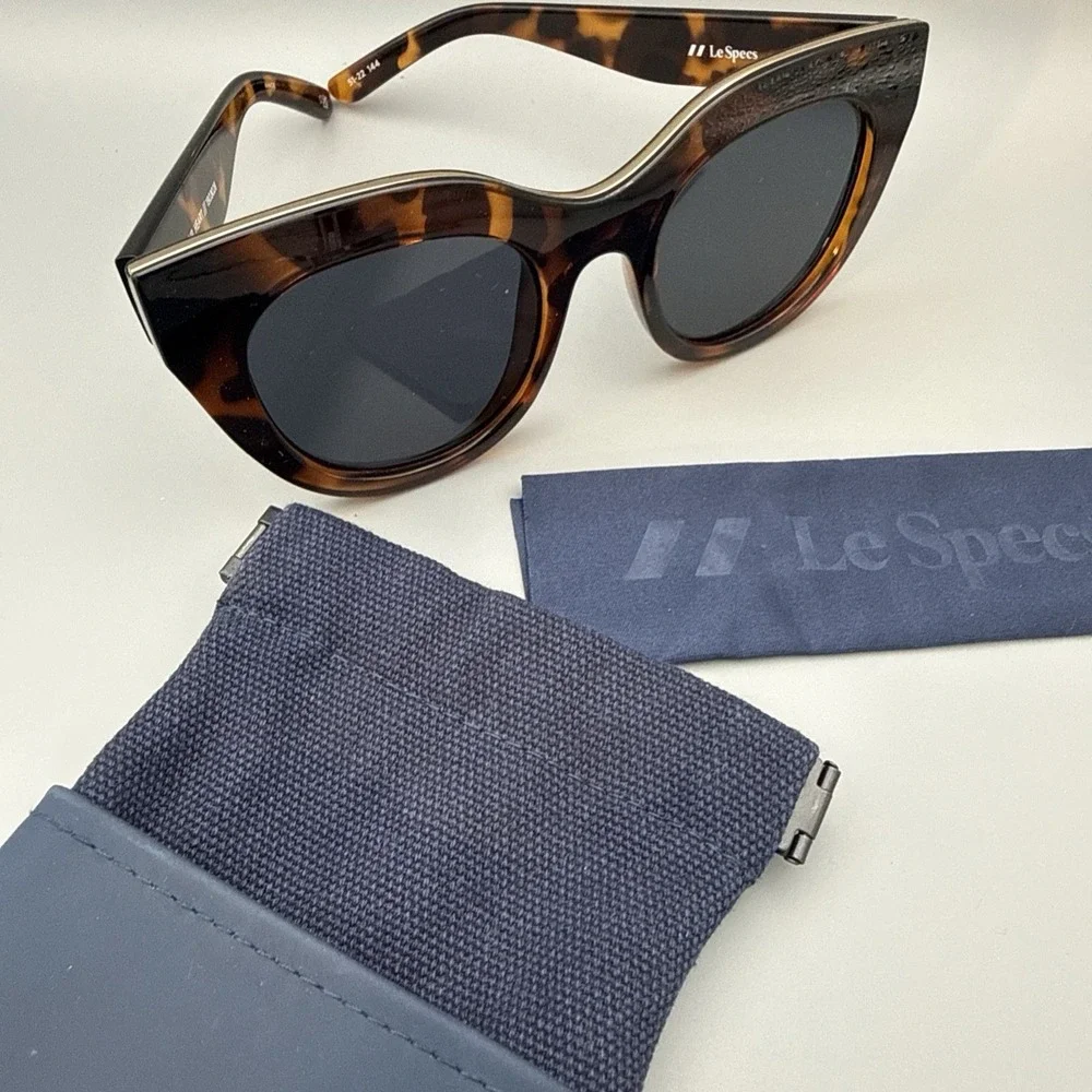 Le Specs le specs